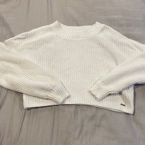 white cropped hollister sweater